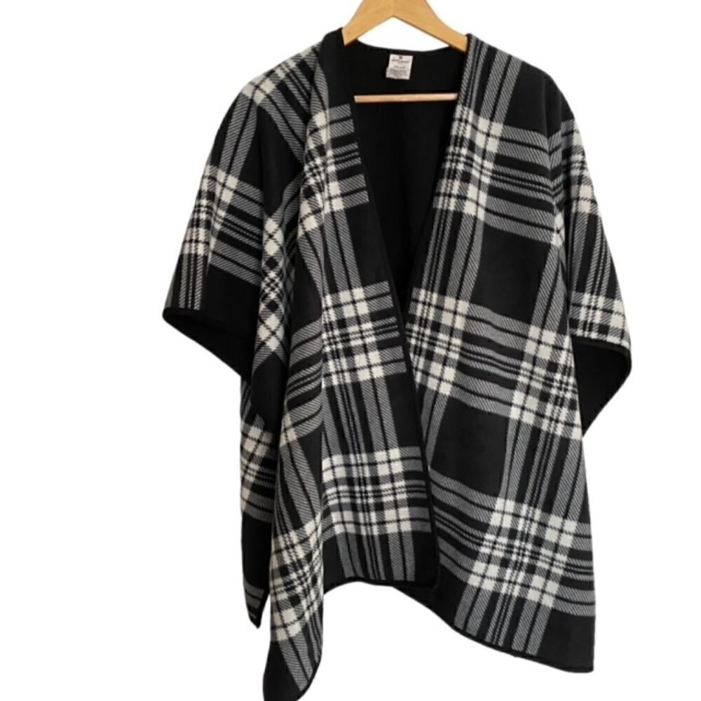 Woolrich Black and White Plaid Reversible Fleece Poncho Shawl